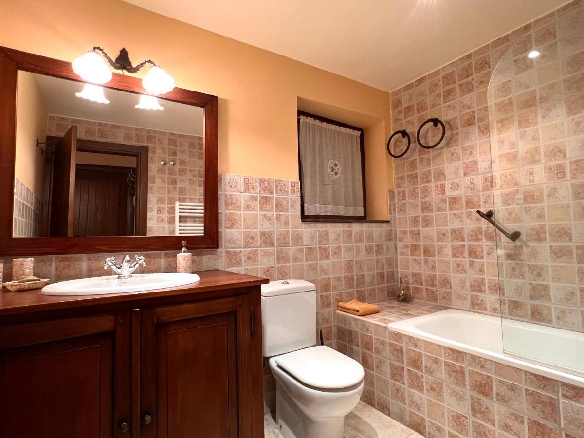 Apartament De La Vall Ferrera - L'Amfitriona Areu Ngoại thất bức ảnh