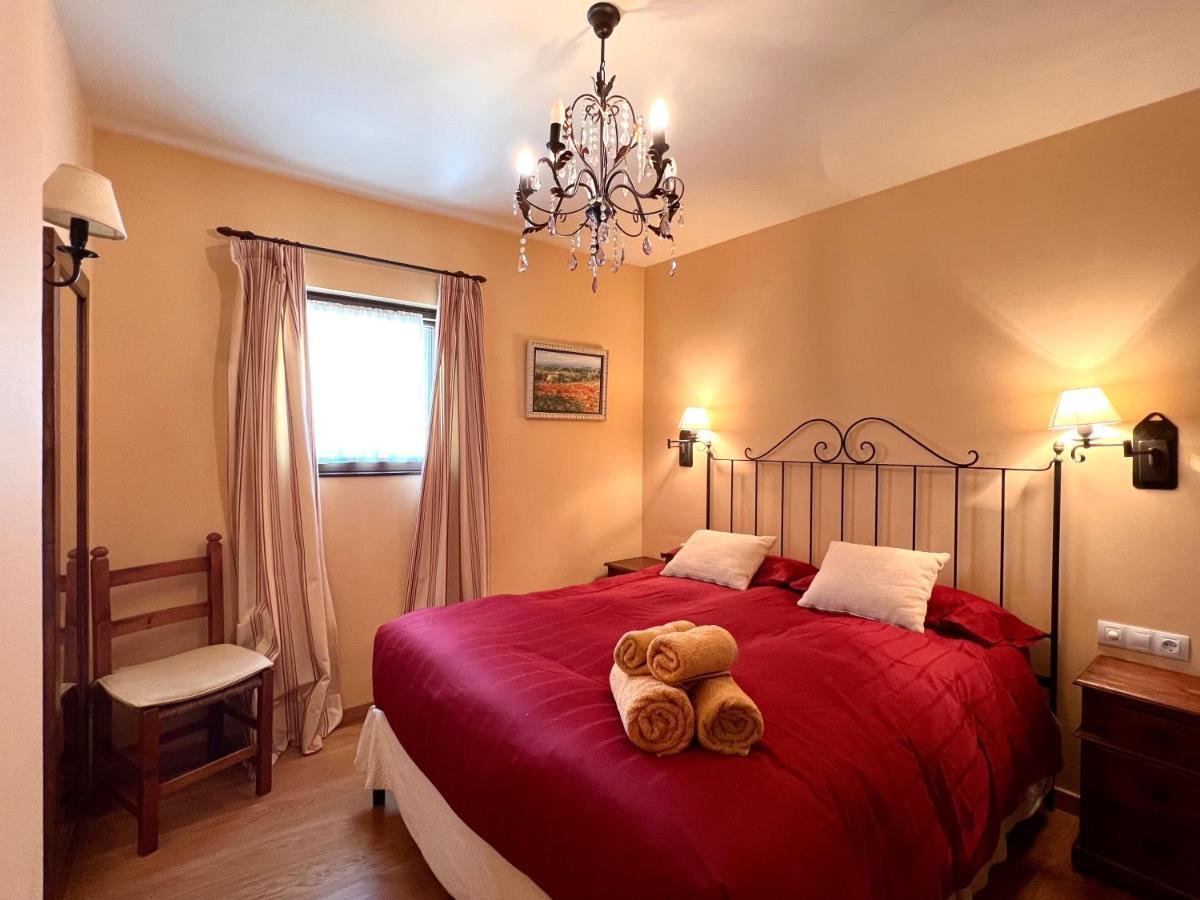 Apartament De La Vall Ferrera - L'Amfitriona Areu Ngoại thất bức ảnh