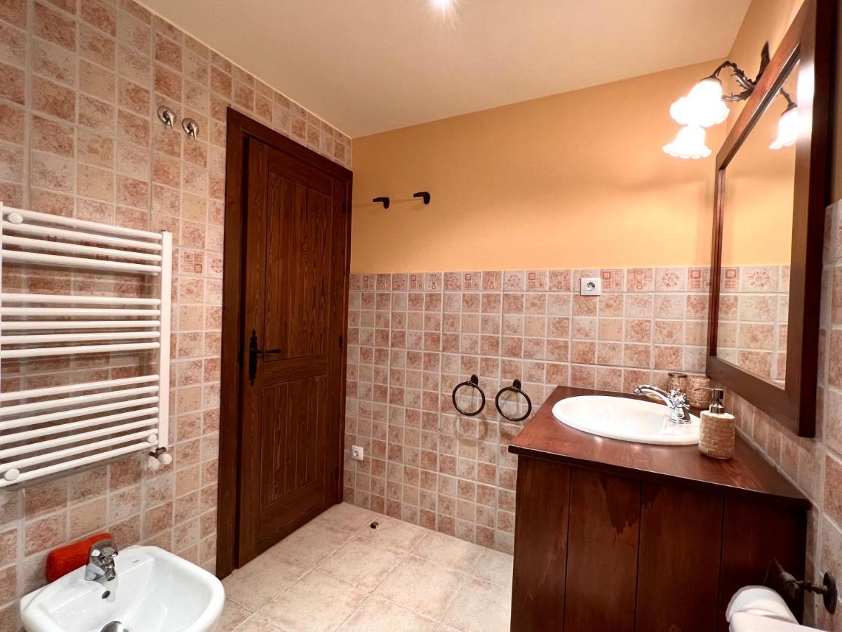 Apartament De La Vall Ferrera - L'Amfitriona Areu Ngoại thất bức ảnh