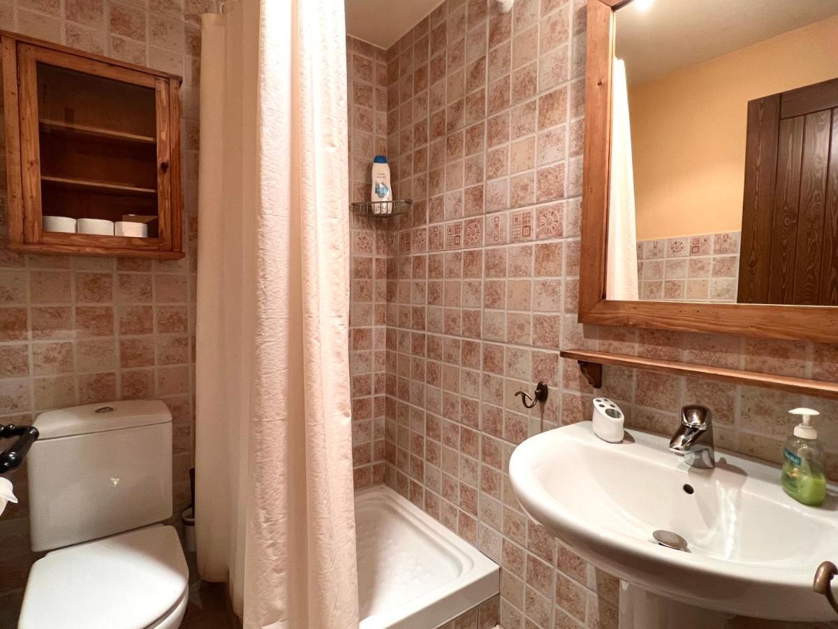 Apartament De La Vall Ferrera - L'Amfitriona Areu Ngoại thất bức ảnh
