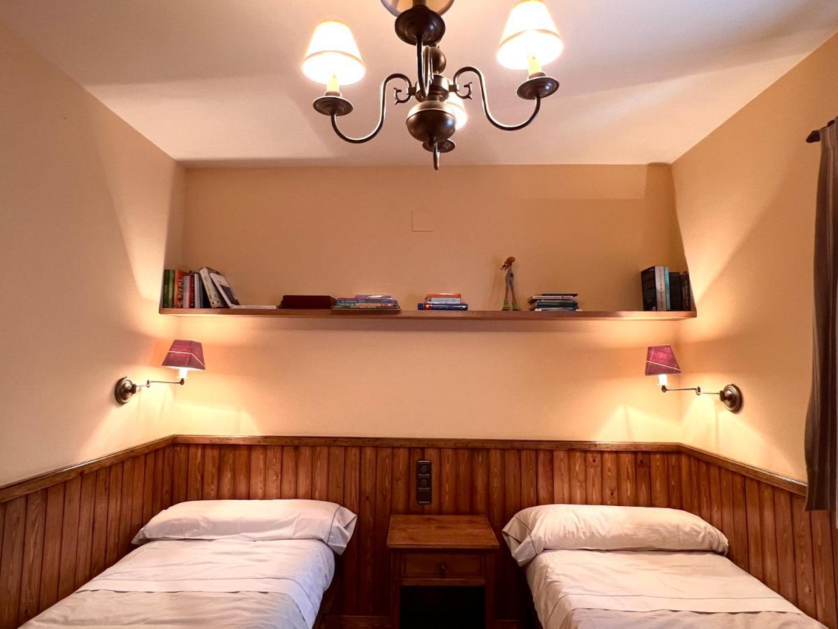 Apartament De La Vall Ferrera - L'Amfitriona Areu Ngoại thất bức ảnh