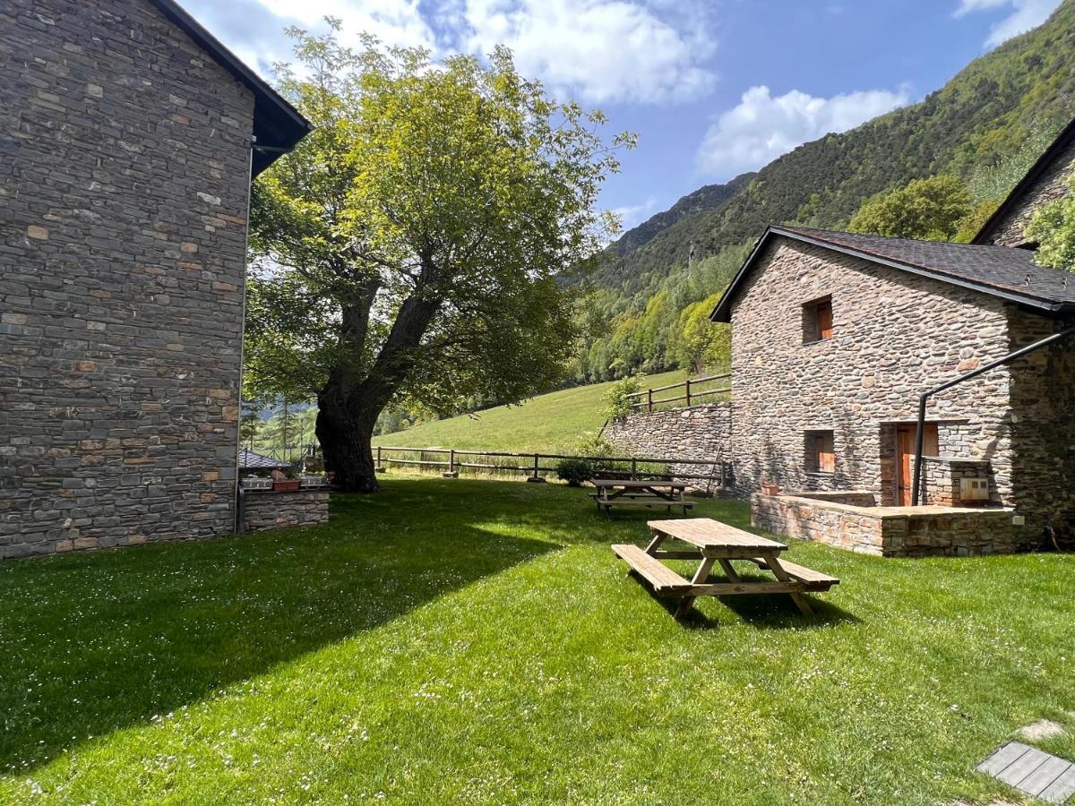 Apartament De La Vall Ferrera - L'Amfitriona Areu Ngoại thất bức ảnh