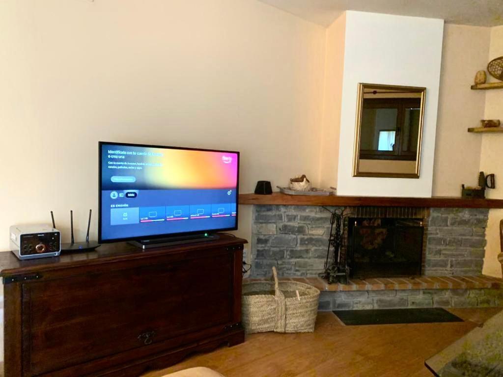 Apartament De La Vall Ferrera - L'Amfitriona Areu Ngoại thất bức ảnh